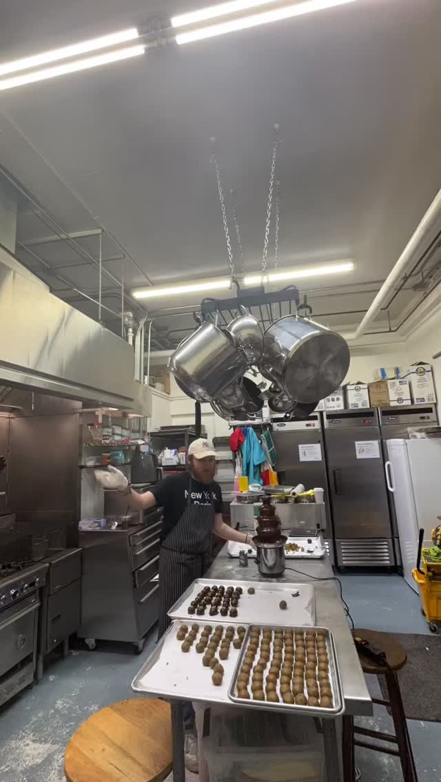 Dipping and perfecting 400 truffles… one truffle at a time!
#bonsociety We are good for you!