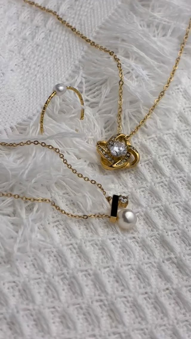 ⏰ Last day to order V-Day gifts to receive in time!
Don’t wait!
.
.
.
.
.
#seesea #lovefromthesea #waterproofjewelry #tarnishfreejewelry #goldjewelry