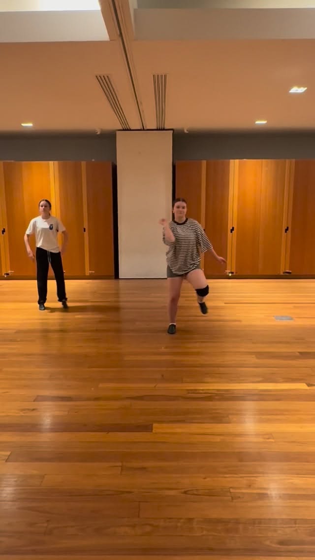 Mondays Senior Jazz combo🕺 So excited to be getting back into dance.
🧠 @emmahuxleyy
#dance #dancestudio #jazzdancer #seniorjazz #fitzgibbon