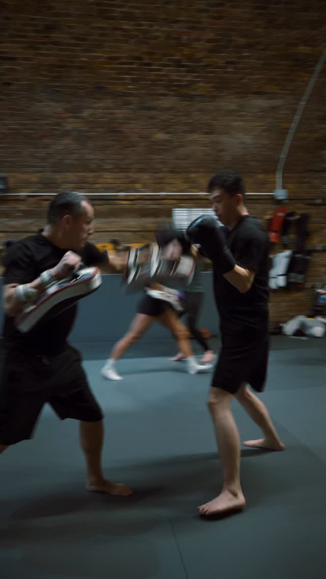 Kickboxing at Legacy, Our community is our strength and we pride ourselves on having a safe place to train.
Video by @johnnyghostsphoto 🙏
#kickboxing #hoxton #thiaboxing #community #sparring