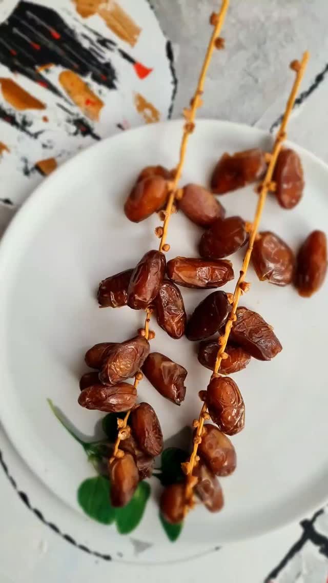 Did you know:
women who ate date fruit had a higher cervical dilatation on admission compared with the non-date fruit group- 3.5 cm vs 2cm.
The date eaters had a higher proportion of intact waters upon admission (83% vs 60%).
Spontaneous labour occurred in 96% of those who ate dates, compared with 79% women in the non-date fruit group.
The first stage of labour was shorter in women who consumed date fruit compared with the non-date fruit consumers- 8.5 hours vs 15 hours.”
#datefruitprepnancy #birthdoula #preggo #birthinstinct #birthknowledge