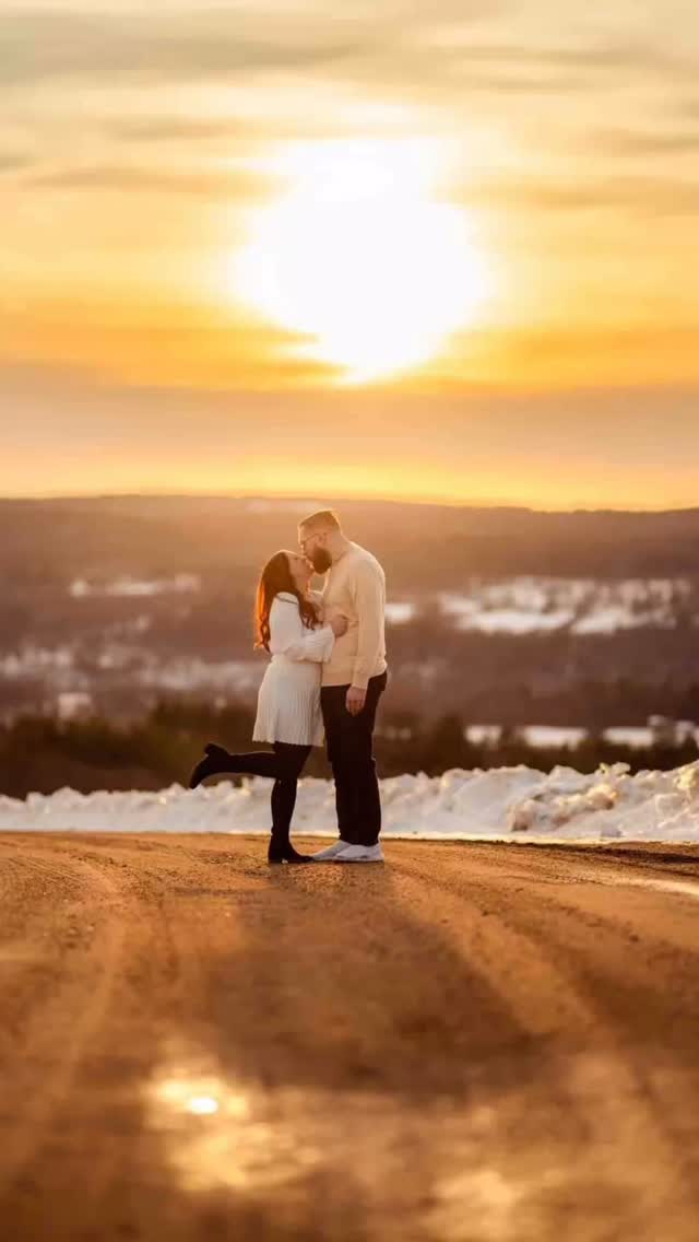 Emily & Damian are engaged! We had a wonderful time at their sunset engagement photo shoot at Alyson’s Orchard in Walpole, NH. Congratulations to them! We are so excited for the wedding this summer! Are you engaged? Send a DM for more information or visit Anne-MariePhotography.com to book! ✨Magical moments deserve to be documented. Let’s make magic!✨