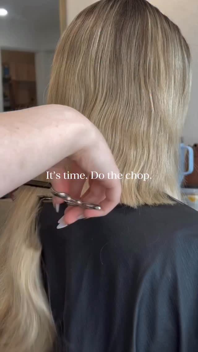 You know it, I know it.
I’m going to hold your hand when I say this.
Cut it off. ✨
Booking link in my bio x