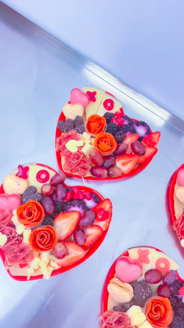 This Valentine’s Day charcuterie box is packed with sweet & savory favorites — heart-shaped treats, creamy cheeses, folded salami, and fresh berries made to share (or not 😉).
Perfect for date night, Galentine’s, or treating yourself because you deserve it too.
Link to order in my bio.
💝 Limited Valentine’s availability.
📦 Pre-orders recommended
#ValentinesCharcuterie #LoveInEveryBite #CharcuterieBox #DateNightVibes #SweetAndSavory