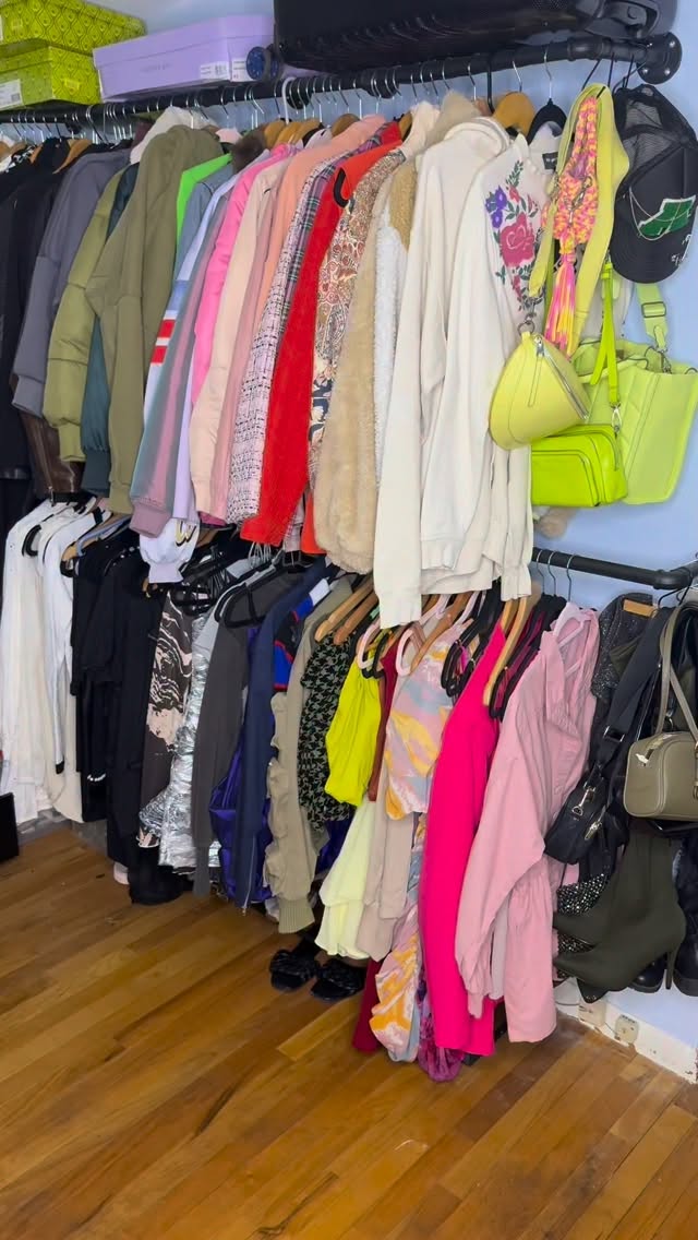 Arielauary Look 10✨ Just Submit to My Every order
• ppl always asking me what my type is... that's it.
• Anyway, I took the nieces to visit a school today
• the inspo was to be the best dressed guardian in the building
• so mission accomplished 💁🏻♀️
#Arielauary #fashionstyle #outfit