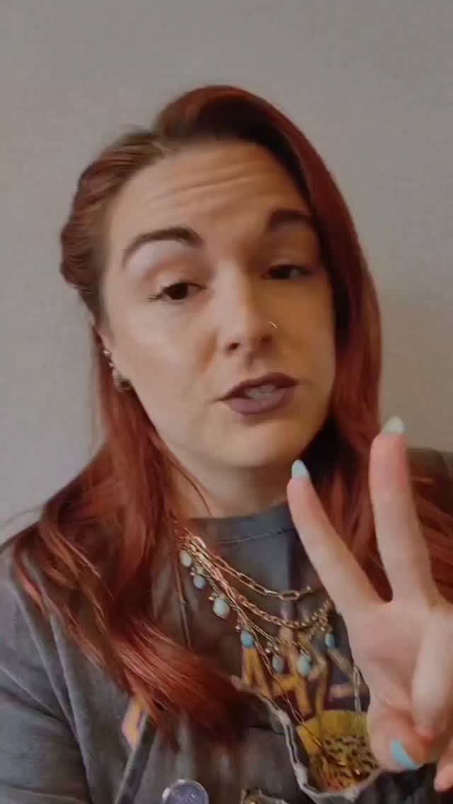 I think most people genuinely don't know this, so i thought I'd share❤️
.
.
.
.
#clthairstylist #monroehairstylist #indiantrailhairstylist #charlottevivids