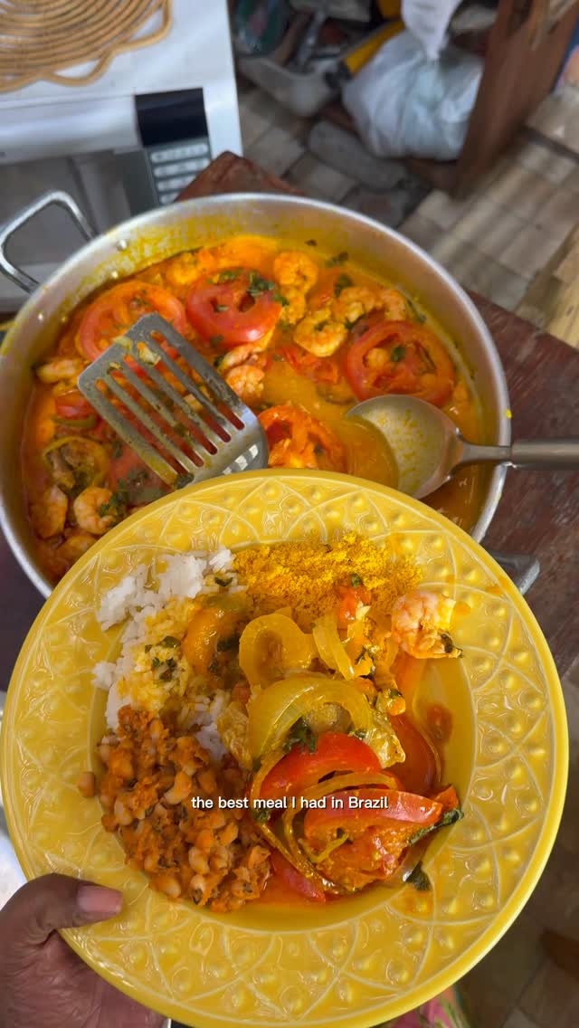 Cooking class was booked through the company @yourtourbrazil PLEASE ask for Wilson @wilsonoliveirabadaro to be your guide (will link in bio)
Food we ate:
Mocequa made with fish shrimp stewed in coconut milk with red palm oil
Mocqeua de banana de terra- plantain stew similar to what we did with the fsh and shrimp
And stewed black eyed peas- Feijão fradinho à baiana
#bahia #brasil🇧🇷