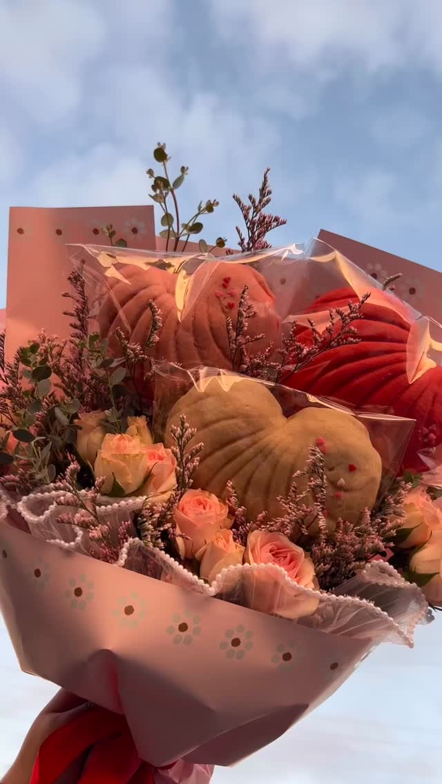 The cutest concha bouquet, last day to order is today! 🌷💝♥️