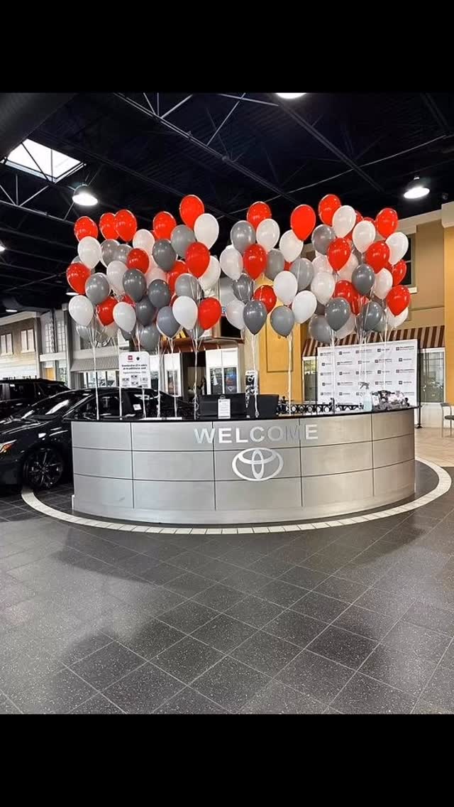 Balloon bouquets delivered & installed for any occasion across Chicagoโs western suburbs.
#bigballoonsco #balloonbouquets #heliumballoons