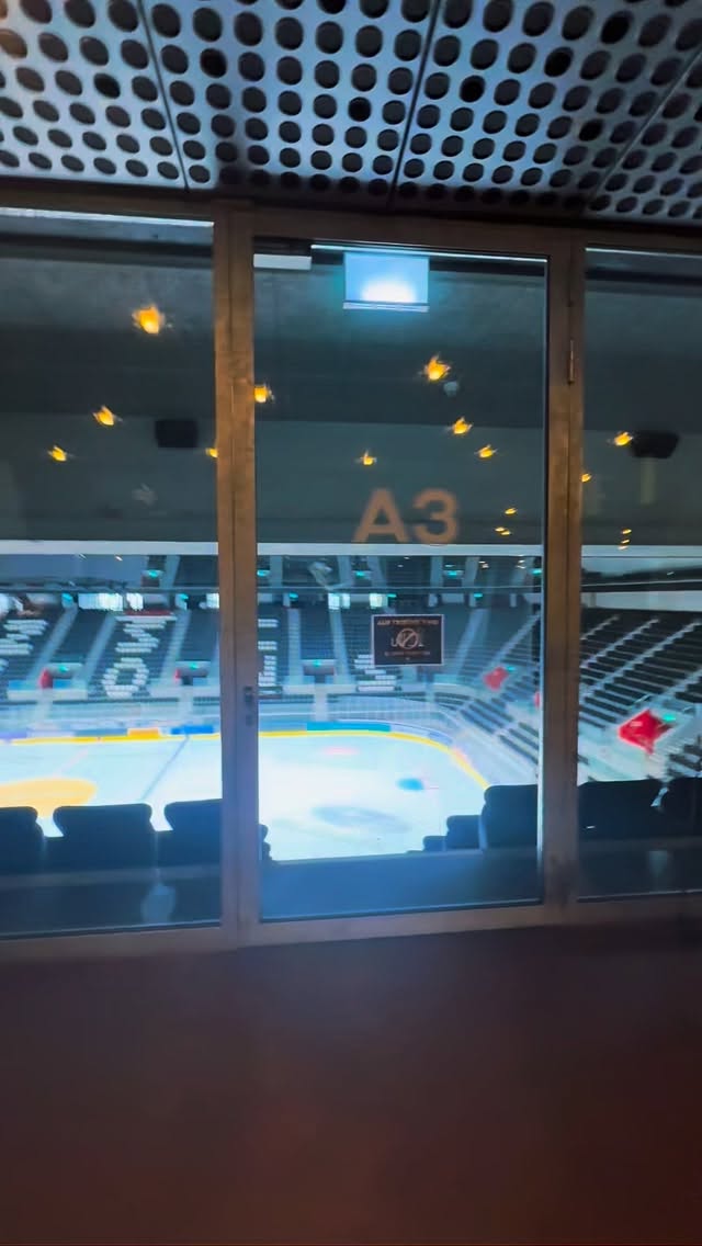What’s the most exciting place you’ve ever had a business meeting?
Not a hotel lobby.
Not a hotel conference room.
But a place where energy lives. Where identity is tangible. Where experience is built into the walls.
For me, one stands out — right here in Zurich, deeply rooted in our Swiss DNA: the home of the ZSC Lions at the Swiss Life Arena
I recently had the pleasure of going behind the scenes — and what I saw confirmed what I strongly believe in:
👉 Meetings don’t have to be boring.
👉 They can be emotional.
👉 They can be unforgettable.
From exclusive business lounges to private apero settings, from high-level executive meetups to celebrating on the ice itself — this venue transforms “just another meeting” into a shared moment.
And wait until you see the outdoor summer setup…
This is exactly what I love to curate:
Not spaces but Experiences.
If you’re planning:
– a leadership offsite
– a client appreciation event
– a product reveal
– or a private celebration with impact
Let’s rethink where it happens.
Because people don’t remember meetings.
They remember how it felt.
#corporateevents #eventplanner #conferences #eventstrategy #swiss