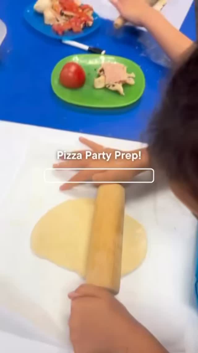 Mini chefs, big skills! 🍕👨🍳 Our cooking class is more than just making pizza.
In this class, children are learning how to chop their own toppings, teamwork, and creativity! 🎨📝
Plus, they get to enjoy their yummy creations afterwards 😋
#foodiesg #kidsg #kidsinthekitchen #kidscookingclass #singapore