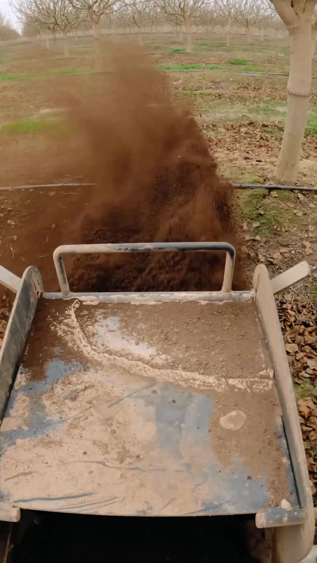 Compost does more than just sit on the surface.
As it breaks down, it feeds the soil, builds organic matter, improves root zones, and helps the ground hold moisture and nutrients where your trees need them most. It’s long-term soil support working beneath your orchard every day.
Give us a call to schedule your field next! 🌱
📞 North Valley: (209) 564-8207
📞 Central Valley: (559) 363-3315
📞 South Valley: (559) 201-3189
#treebarber #spreading #orchardcare #treecare #healthytrees