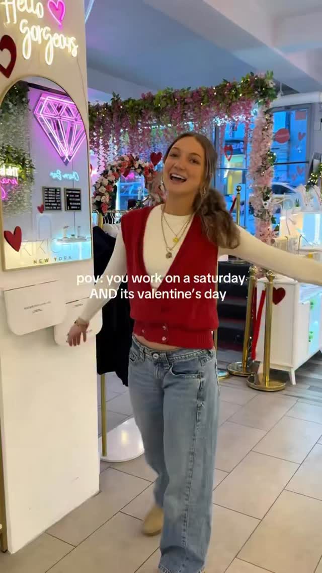 happy valentineās weekend š
Little Market NYC
š637 Broadway
ā°Open Mon-Sat 11-7
Sun 11-6
CHARM BARS/PERMANENT CLOSE 30 MIN EARLY
#valentines #ValentinesDay #nycthingstodo #customerservice #pov