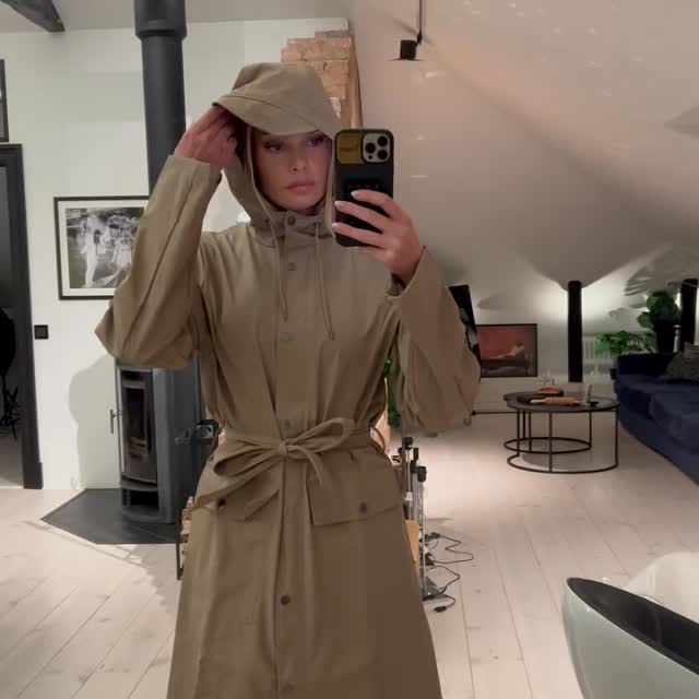 Weather-proof, style-approved. This RAINS Regenjacke😮💨
Inspo by @ninastrauss