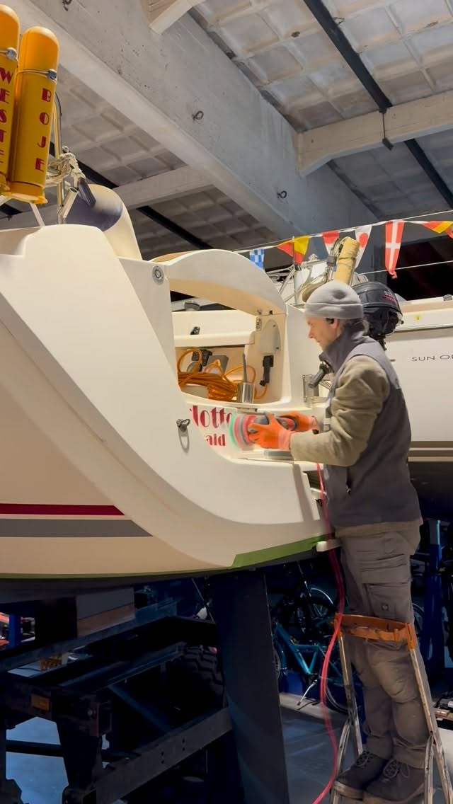 Wir polieren uns warm für die #Saison26
Damit eure Schätze strahlend ins Wasser gehen und obendrein auch geschützt sind.
www.yspm.de
#Yacht #yachtservicepeenemünde #polieren #glanz