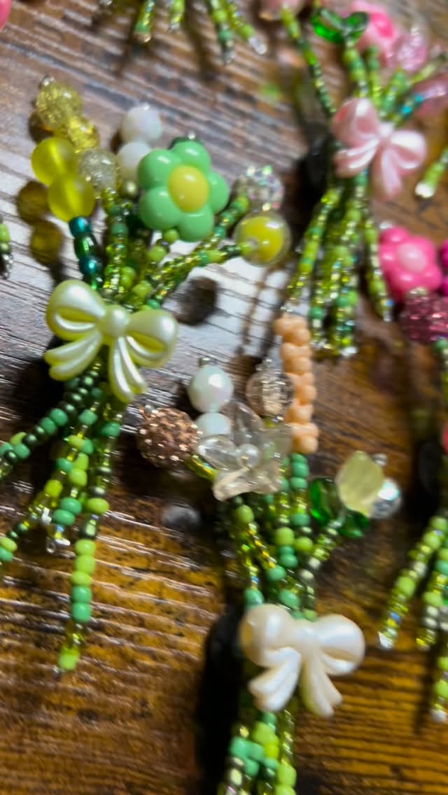 My hiatus hyper fixation created something beautiful. Magnetic flower bouquets, so many colors and styles. No two bouquets are the same. I love them. 😍