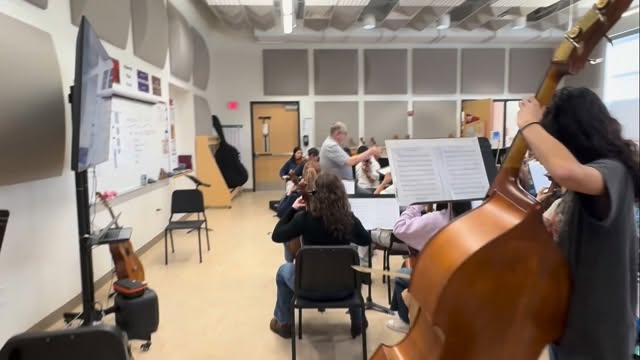 Thank you to Brian Smith for coming in to work with our String Orchestra today! 🎻