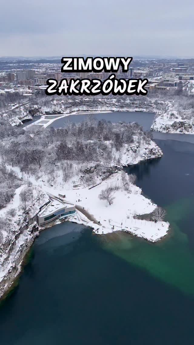 ❄️ Zimowy Zakrzówek w magicznej odsłonie ❄️
Gdy temperatura spada poniżej zera, a tafla wody pokrywa się lodem, Zakrzówek zamienia się w prawdziwą, bajkową krainę. Skały, oszronione drzewa i cisza, którą przerywa tylko skrzypienie śniegu pod butami… 🤍
To idealne miejsce na zimowy spacer, chwilę oddechu od zgiełku miasta.
Kto był tutaj zimą? ❄️Wiedzieliście, że Kraków skrywa taką perełkę niedaleko centrum miasta?
#krakow #krakowplaces #polskajestpiękna #podrozemaleiduze