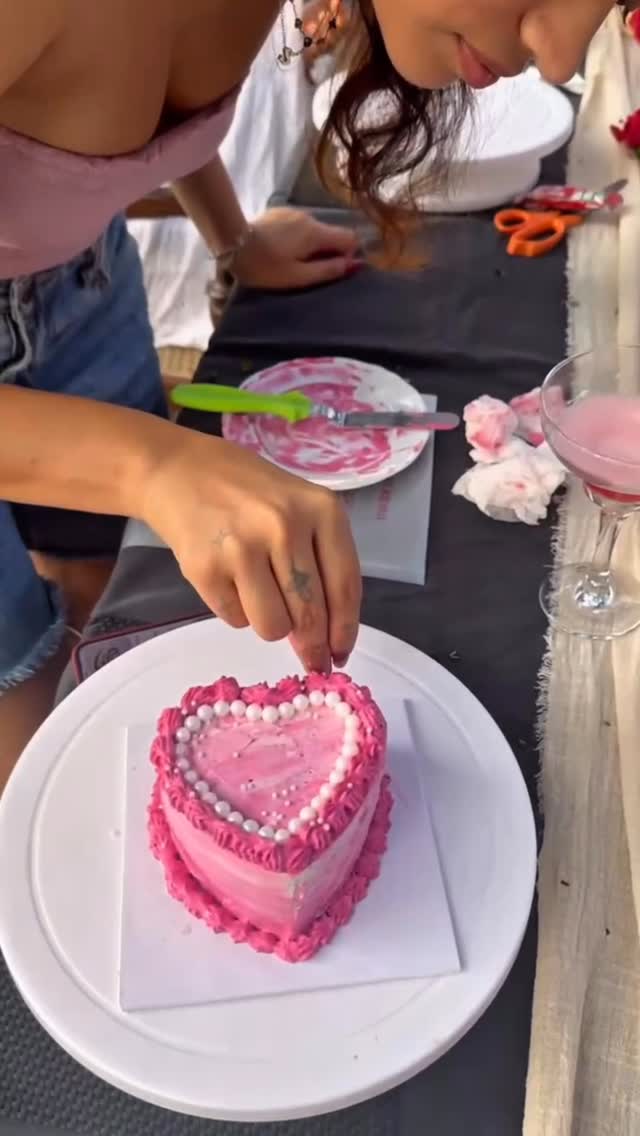 Pilates, cake and quality time. All in one day! 😍
Happening on 28th February
Time: 4 - 6PM
Ticket price: LKR 8,000 per pair.
Sign up link is on our bio 🙌