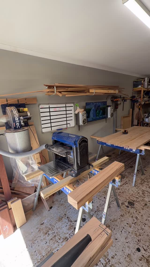Dressing up the breadboard ends so they match perfectly into the @festool_australia dominos on the messmate door 👌
.
.
.
#interiordesign #building #door #furniture #handmade