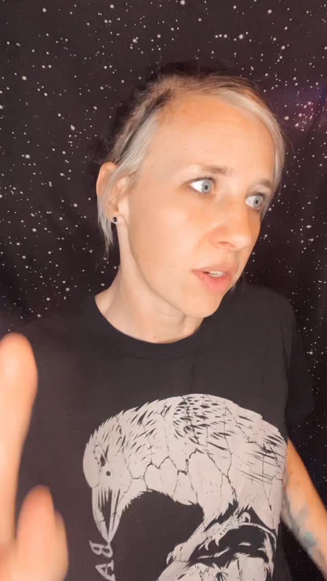 Have you though?
#lookatthisdrip #storyboundapothecarium #storyboundmagic #originalhoodie