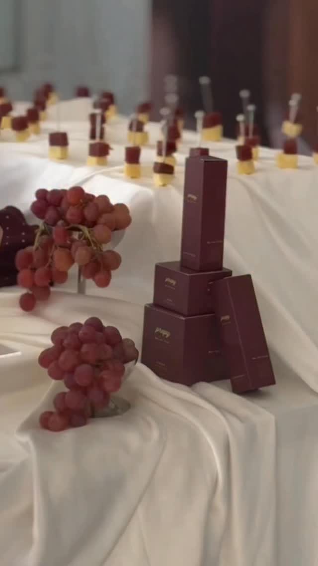 An evening with @blakthelabel ❤️🔥
Skin prep & beauty by us Thank you @maryestellemakeup and @theglowstudio.nz
Styling by @laura_lees_the_stylist_trade
Hair by @gatoloconz & @deciogelinski
Sweet treats by @yomibowlsnz