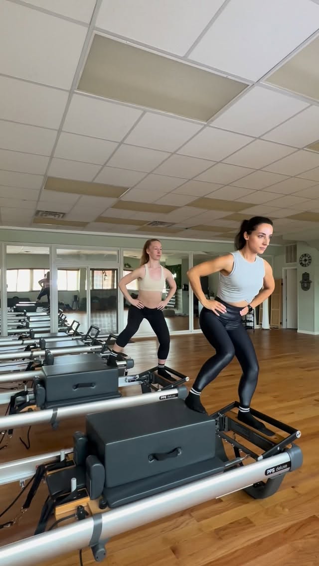 Long box sequence
Advanced balance
Total-body control
…
#longbox #pilatesbox #pilatesreformerexercises #reformerflow #reformerinspo