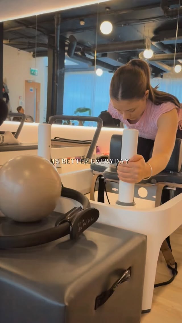 Happy Saturday!
1% better. Every session.
That’s how we do it here.
No pressure. No ego. Just progress.
Pull the straps a little cleaner.
Find a little more control.
Leave feeling a little stronger.
Weekend sessions are waiting 🤍
#reformerpilates #claphamreformer #reformerpilateslondon #reformerteachertraining