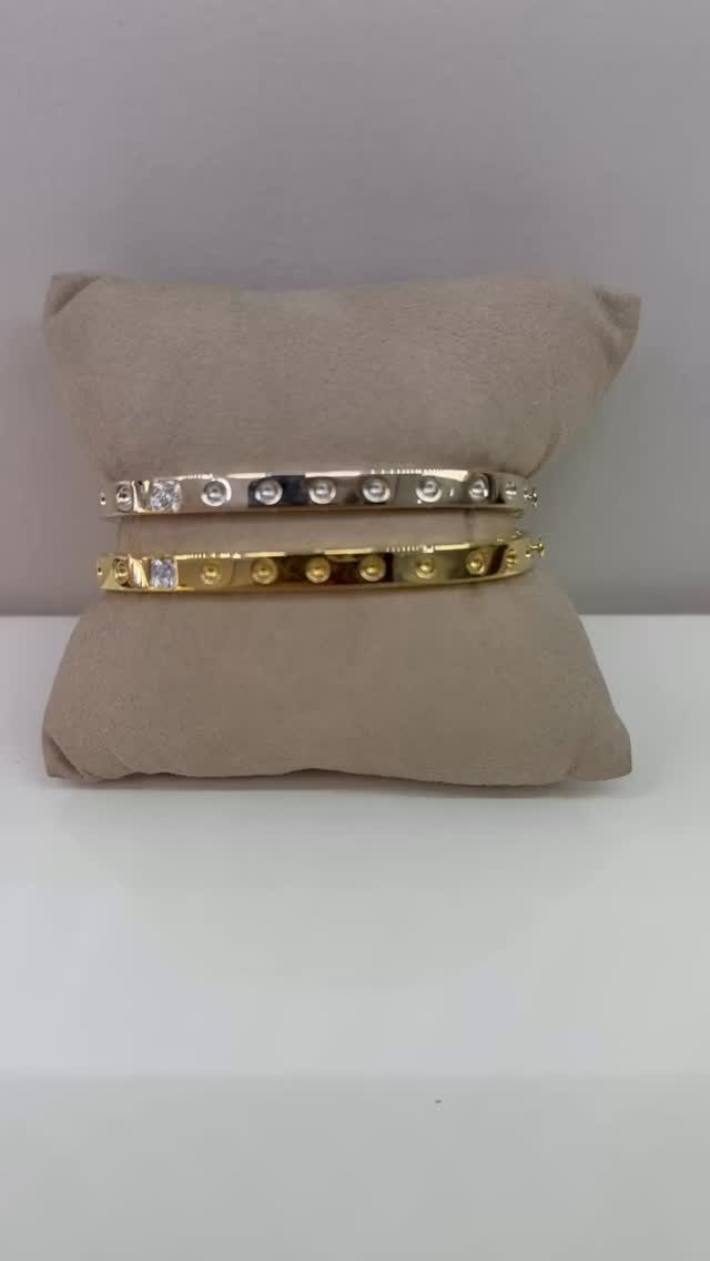 Two icons of luxury, ready for their next story. āØ
These Roberto Coin bracelets feature the signature timeless design in 18k gold, accented with natural diamonds. One shines in white gold, the other in yellow goldāperfect to wear alone or stacked for a bold yet elegant look.
Pre-loved, authentic, and effortlessly chic, these pieces bring Italian craftsmanship and everyday luxury to your wrist.
Available at Alper Jewelry
509 Arthur Godfrey Road
Miami Beach, Fl 33140
305-531-6990
Which one would you choose ā white gold, yellow gold, or both stacked? š«
#RobertoCoin #DiamondBracelet #18kGold #LuxuryJewelry #PreOwnedJewelry