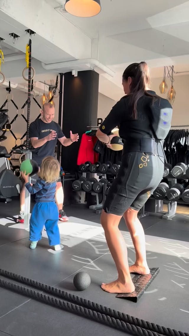 Fitness muss nicht warten, bis die Kinder schlafen 👶💪
StrongFit Wetzikon – dein Gym im Zürcher Oberland, auch für Mütter & Väter mit Kids.
#strongfit #personaltraining #gym #ems #emstraining