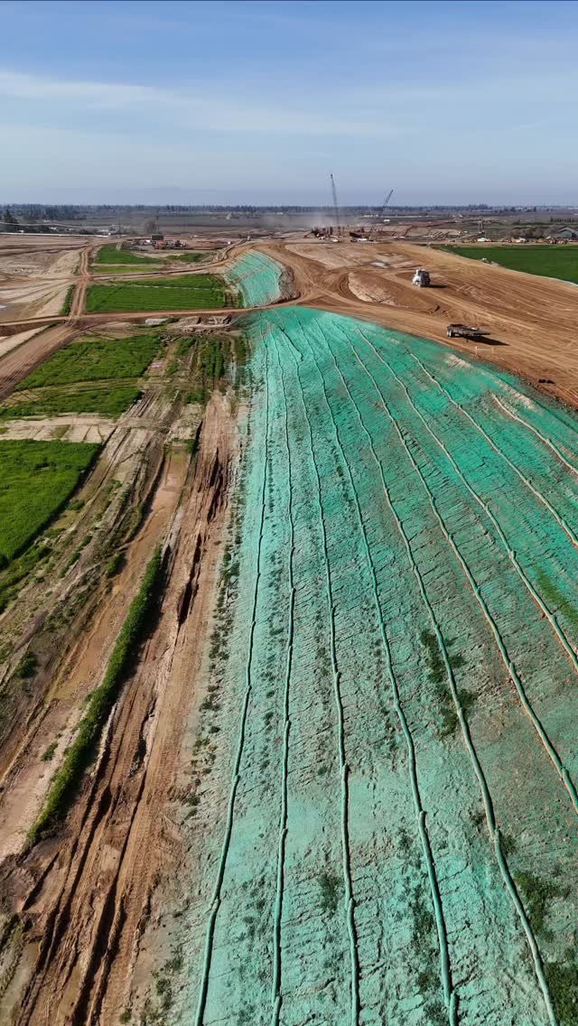 Nothing but clean lines here! Our team has been hard at work in Modesto hydroseeding and placing fiber rolls for the North County Corridor Project.
Companies like @baycitiespaving rely on Arctos to supplement their work with efficient and precise erosion control services so they can stay on track to meet their goals. 🏗️
#erosioncontrol #erosioncontrolexperts #hydroseeding #hydroseedingcontractor #californiaconstruction
