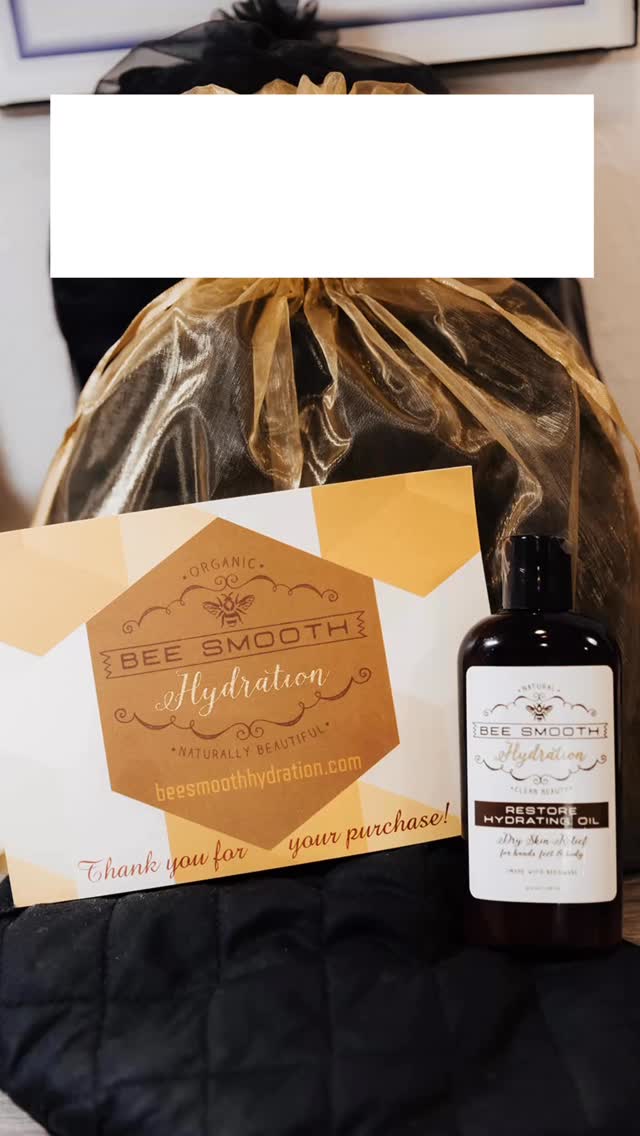 🐝 Soothing & Calming
Bee-derived ingredients like honey and beeswax have natural antioxidant and anti-inflammatory properties to calm redness and irritation.
🌿 Skin Softening & Smoothness
Gentle exfoliation + rich emollients help smooth texture, reduce roughness, and leave hands feeling baby-soft.
📲Book a pedi now through the end of March and use code FBS to try out our bee smooth hand treatment, call or text Gervais - 541-334-6533 to make your appointment.