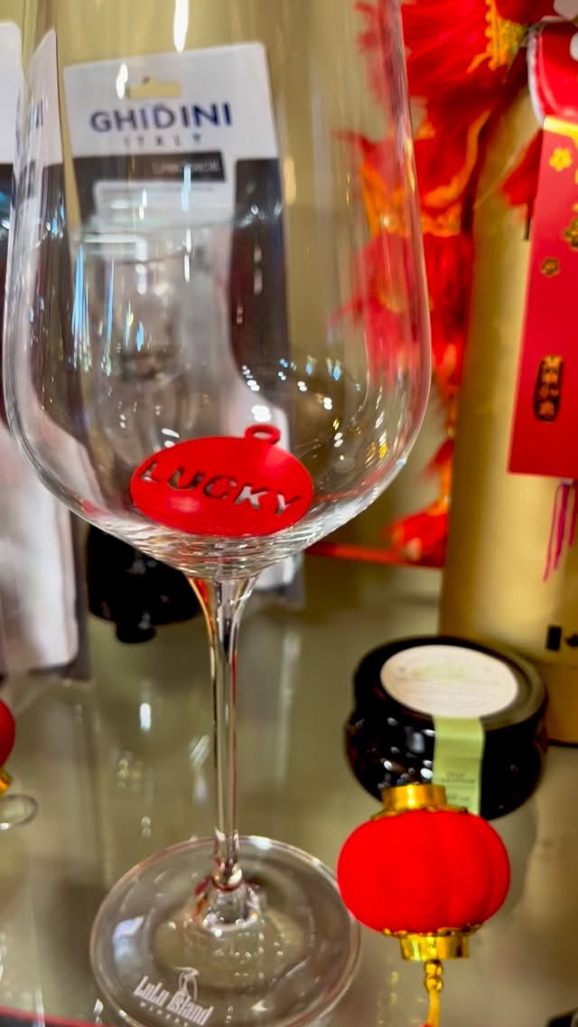 Last chance to check out all our festive Lunar New Year decorations in-store! We have another dozen or so bus tours this week. âď¸
Then, join us for another exciting installment of Hot B*tch Bingo this SaturdayâRSVP at www.luluislandwinery.com/events.