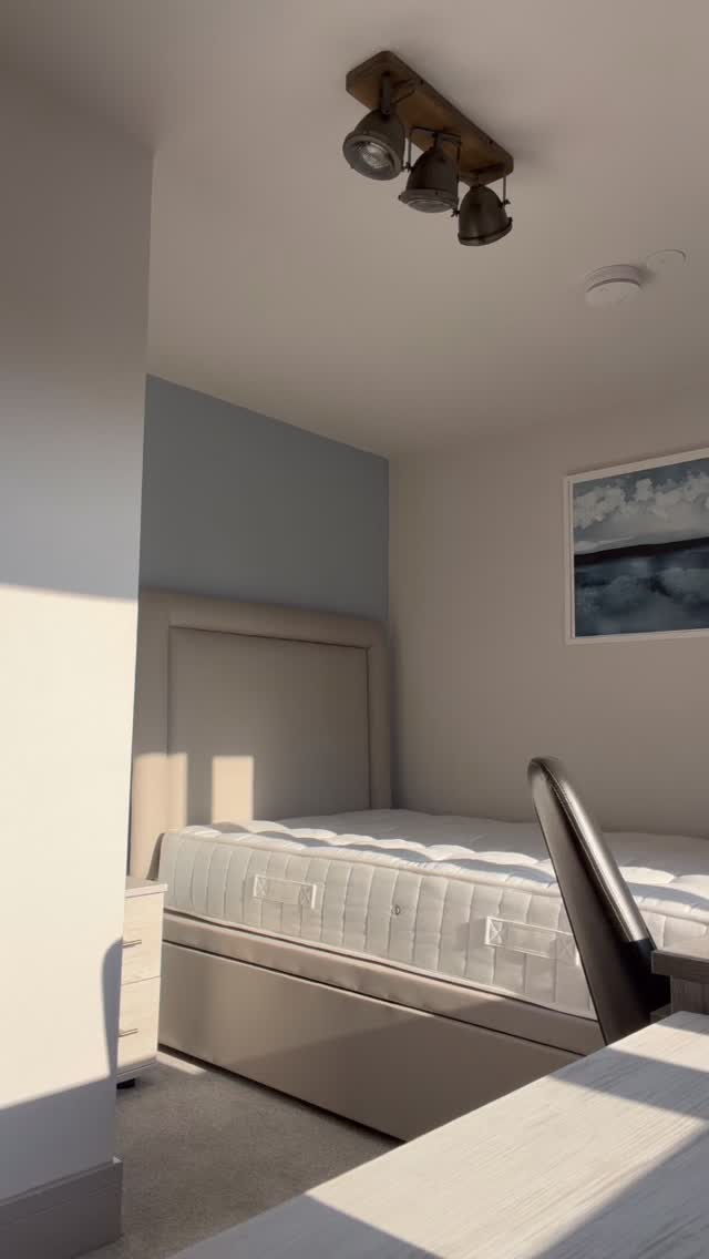 How fast can you style a room to impress? π We often rearrange our styling bits in rooms that are being viewed or need an update - itβs a great way to show housemates how they can make one of our homes their own π‘
#community #roomtorentbicester #colivingcommunity #styling #homefromhome