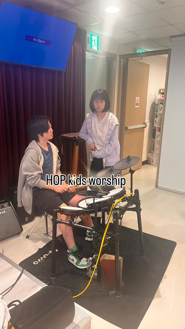 Behind the scenes of something beautiful. Practice makes... praise! Making memories at House of Praise today.
美好背後的練習點滴。練習,是為了獻上最好的讚美。在 讚美之家留下最珍貴的回憶。🎶
#