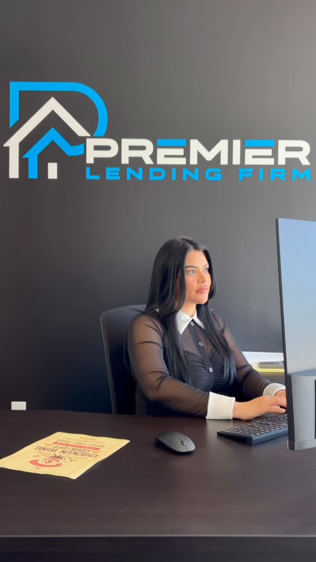 We know a thing or two about hot rates🔥…and hot wings🏡🐔 Join us March 14 for the 9th annual Wings Over the Bay!! 📸 by @premiermarketingfirm #chickenwings #chickenwingslover #realestate #mortgages #🐔