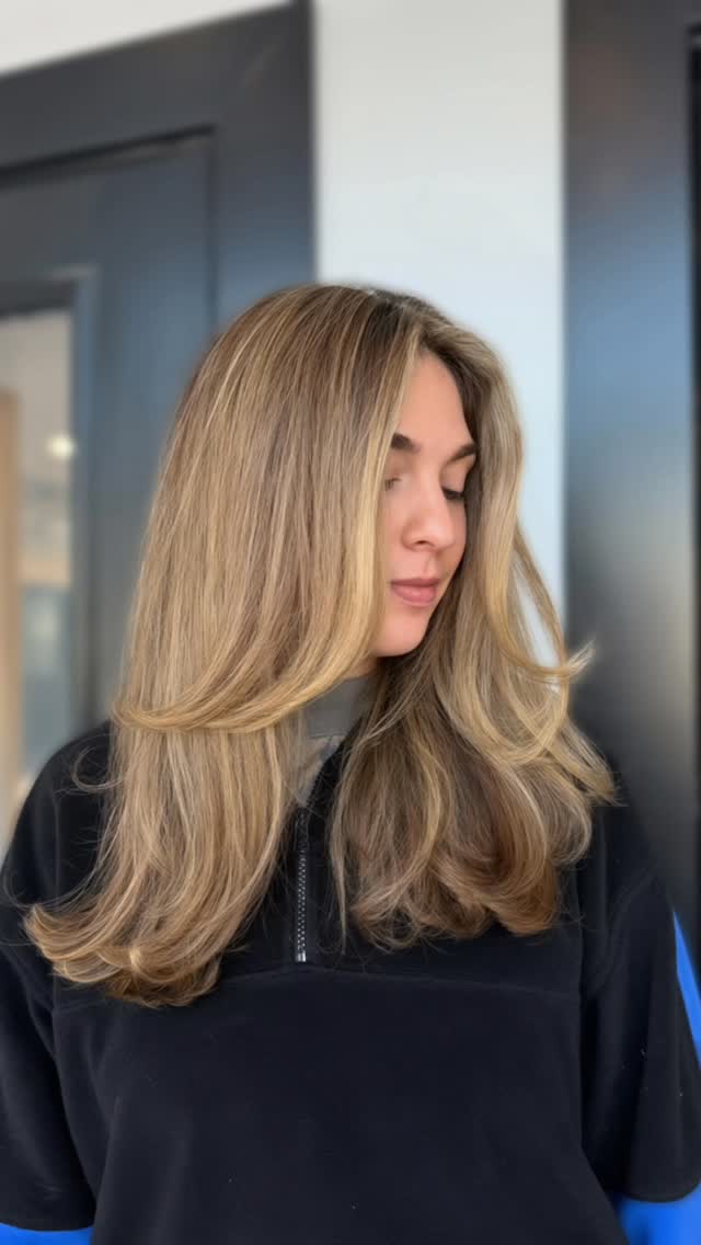 Lived-in Blondeâ¨
This lived-in blonde balayage is all about creating a natural, sun-kissed effect with seamless dimension from root to end. By keeping depth at the root and placing lightness strategically through the mid-lengths and ends, the result is a blonde that feels modern, dimensional, and beautifully low-maintenance.
The goal? Hair that looks gorgeous day one and still grows out effortlessly weeks later.
This kind of blonde is trending because it delivers brightness, softness, and longevity without the constant upkeep of traditional highlights.
Because great hair color isnât just about the color â itâs about the cut, placement, and finishing style that brings the whole look to life.
Ready for your dream hair? Call 215-321-6186 during business hours or visit the link in our bio to schedule anytime. đą
Cut & Color - #jessblushyardley
Blowdry/Style - #alexablushyardley
#LivedInBlonde #BalayageBlonde #LuxuryHairColor DimensionalBlonde LowMaintenanceBlonde