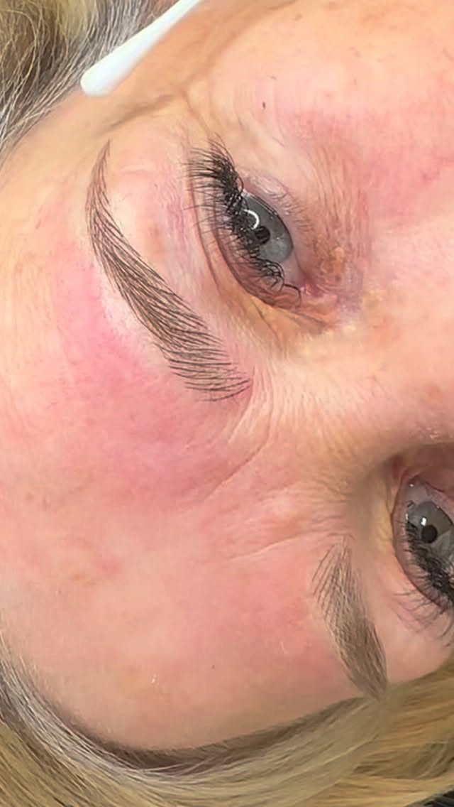 Etched with care ✨✨
.
.
.
.
.
#microblading
#microbladingbrows
#browtransformation
#pmubrows
#browartist