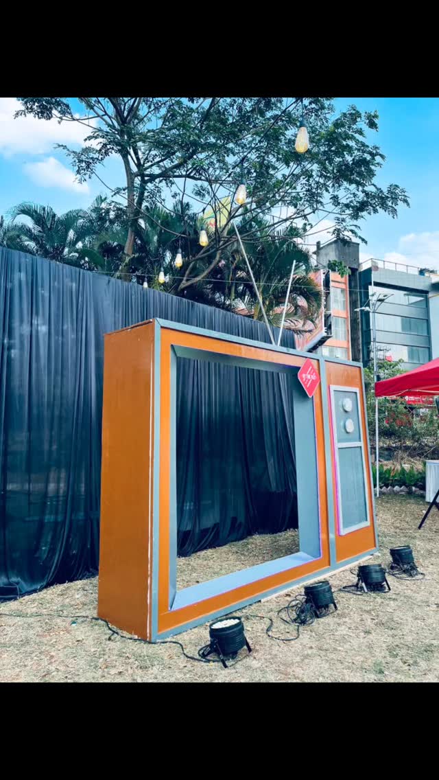 The time when we decided to build a giant vintage tv as a photo-op for #bytheway
#madecreativeworks #madeinbelgaum #belagavi