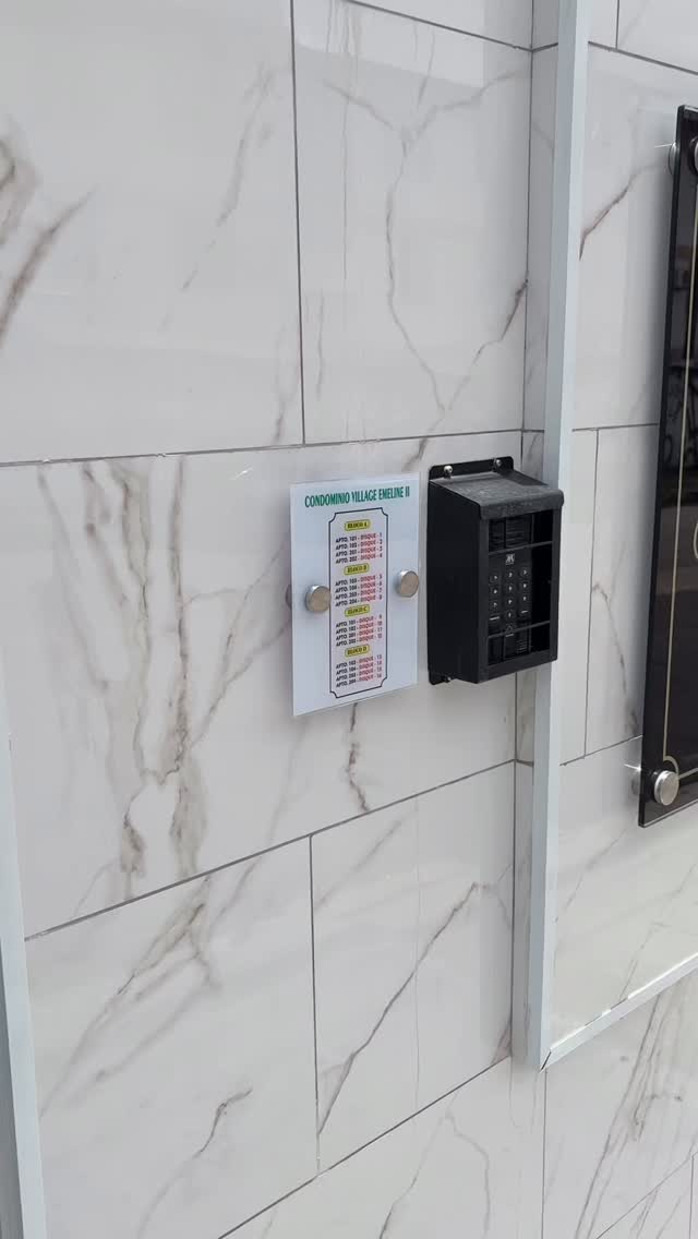 Placa de vidro para condomínios, qualidade e velocidade na entrega acima da média. Mai informações no link da Bio.