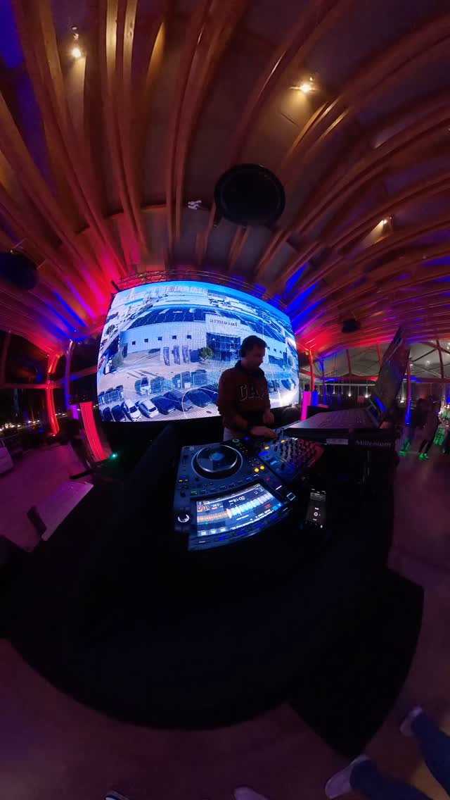 Me and my mate @dj_joao_simoes having a blast 💥 Last weekend at Armasul “kick off” 2026 🪩🎧 what a pleasure to work with you guys #eventdj #destinationweddingdj #dancefloor #corporateevent #diogoferreiradj