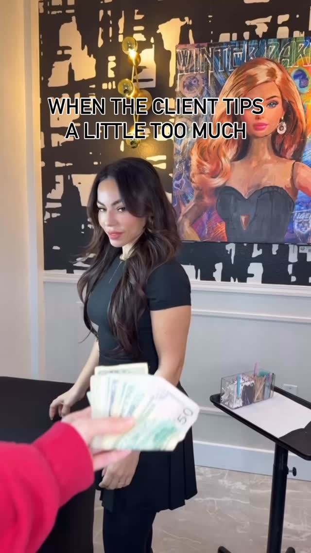 It's the little twerk at the end for me 😂😂doing something strange for some change #salonhumor#tippingculture #orlandobrows
