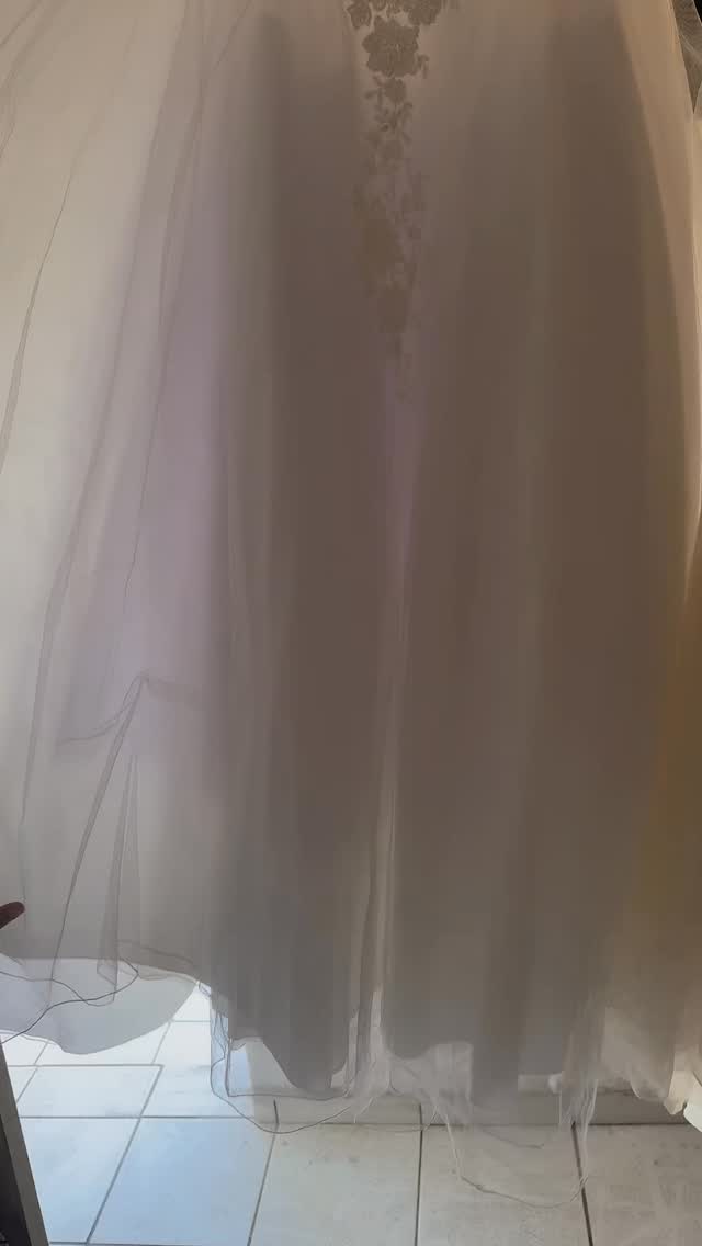 Plancha en piedras pegadas OJO MUCHO MUCHO cuidado o encaje pegado NO calor ‼️‼️
#antesydespués #lavanderíaespecializada #tintoreria #bridetobe #blancosperfectos