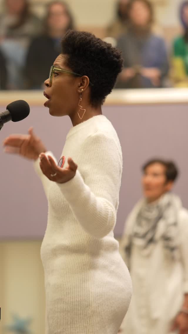 ✨That moment when everyone starts harmonizing and the parts become a whole. Be among the chorus of voices in the audience THIS Thursday 2/26 when we help lead our second ICE OUT Sing-In, teaching songs of resistance to ICE, alongside our friends from @middlechurch’s Jerriese Johnson Gospel Choir, in conjunction with @intrfthalliance.
📍 50 East 7th Street in the East Village (FREE!)
⏰ Doors at 5:40 pm, singing from 6-7:30pm
🤗 All ages, faiths (and none!) welcome
➡️ More info and RSVP at bit.ly/ICEOUTSINGIN
*(Please note that RSVPing does not guarantee entry, nor is it required to attend)
📺 For those who cannot join in person, please tune into the livestream at YouTube.com/MiddleNYC
🎶 “Hold On” by @wilsonheidiann
📹 by @rafternoon from our Feb 5th Sing-In
📸 by @kishabari