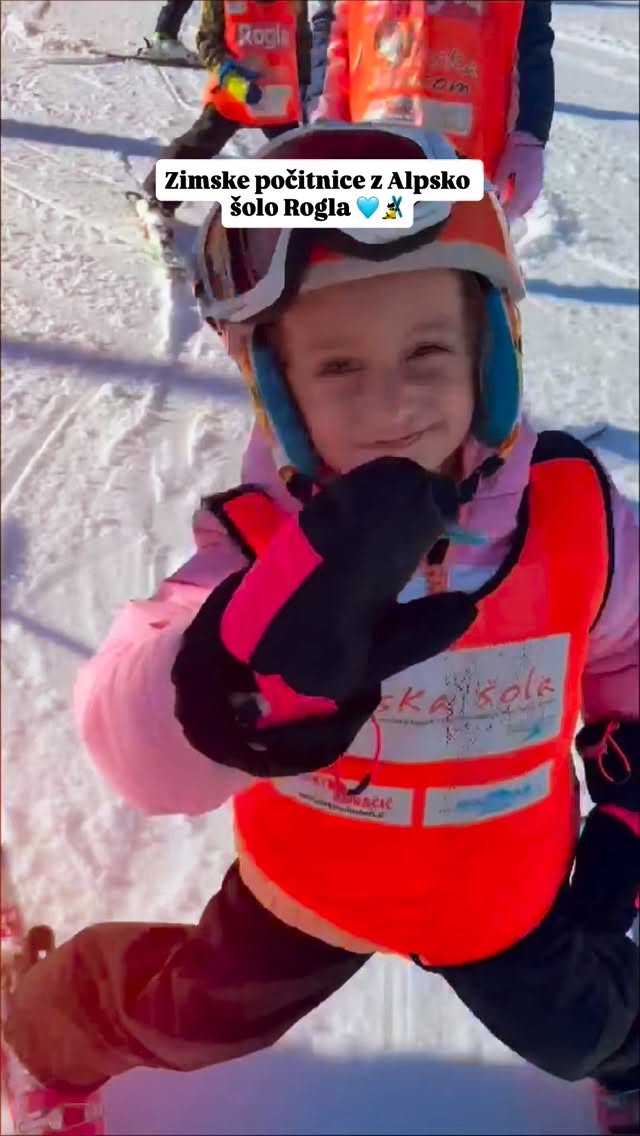 Zimske počitnice na Rogli ❄️🎿
Smeh, pogum in prvi pravi zavoji.
Ponosni na vsakega otroka, ki je ta teden bil z nami na snegu. 🤍
Alpska šola Rogla 💙
#alpskasola #alpskasolajezakon #skiing #ski #slovenia #sloski #skiingislife #rogla