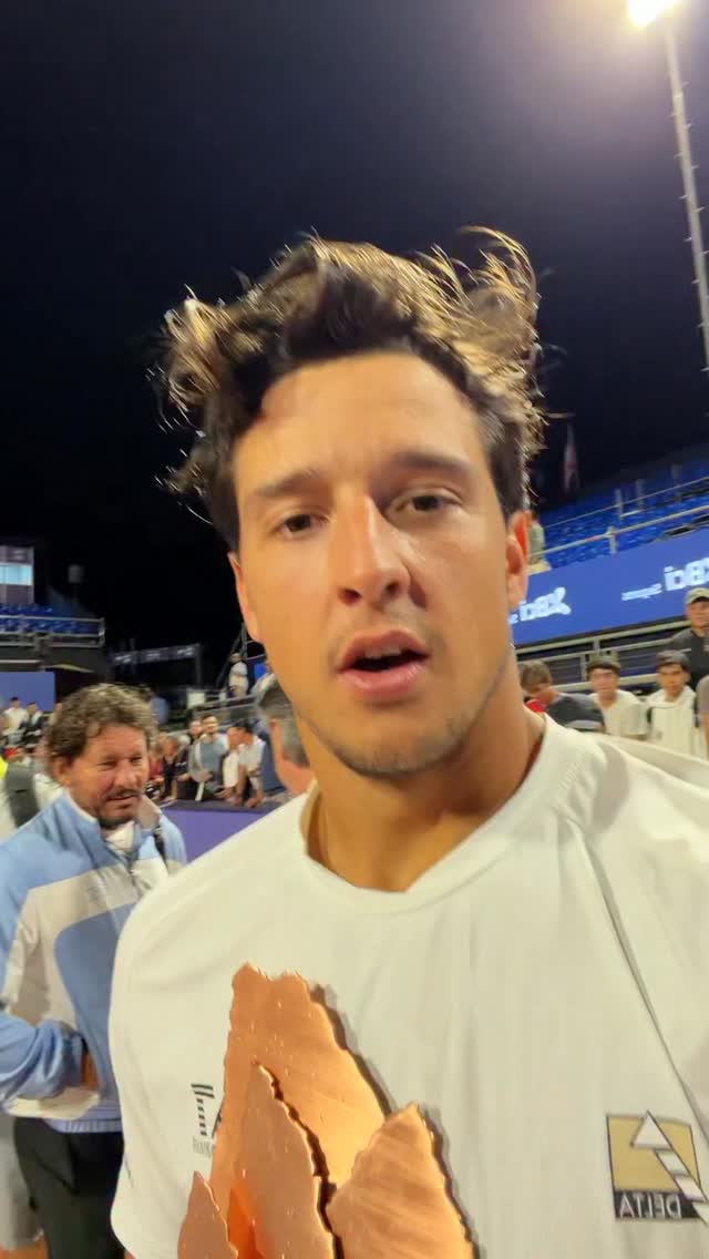 ¡El saludo del campeón! 🇮🇹🏆
Luciano Darderi conquistó el Bci Seguros ChileOpen 2026 esta noche ante Yannick Hanfmann.
#BciSegurosChileOpen #ViviendoCadaPunto