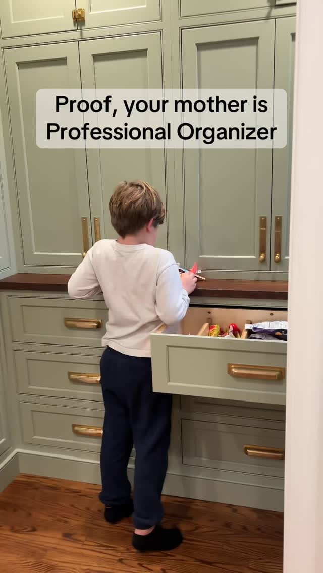 Proof, your mother is a professional organizer! The apple doesn’t fall far from the tree! #organizedlife #organizedhome #mainlinemoms #mainlinepa
