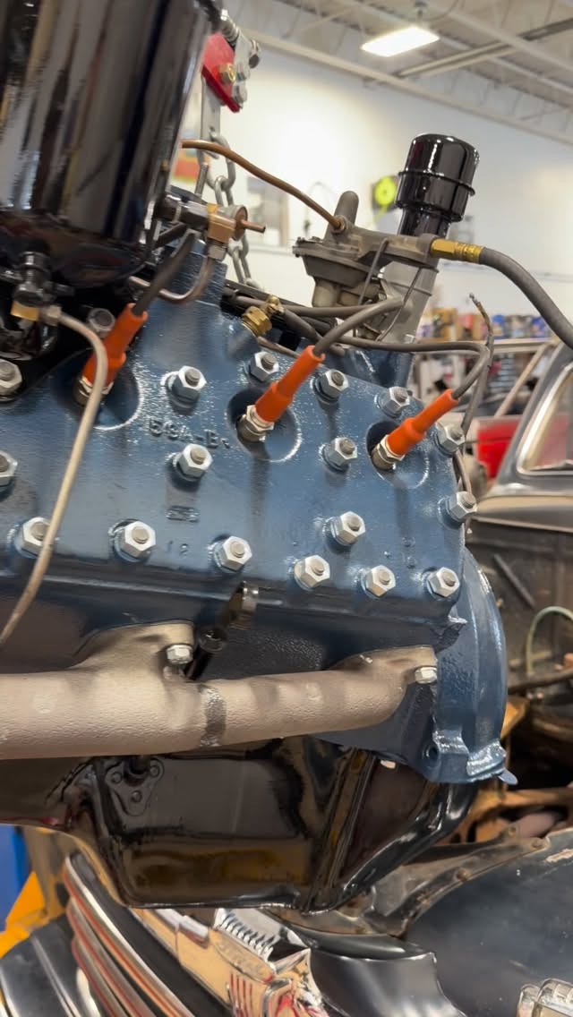The Woody got a fresh heart this week ♥️
Although she ran okay before, low compression led us to the decision to pull out the flathead and turn it over to @godevilgarage for an extensive rebuild. The motor is back in and runs like a top!