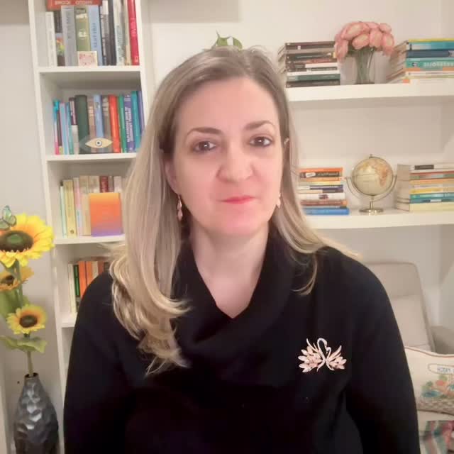 Negative self-talk doesn’t motivate you — it diminishes you.
The voice that says “I’m so stupid,” “I always mess things up,” “I’ll never get it right” isn’t truth. It’s usually fear, shame, or old conditioning trying to protect you from disappointment.
But here’s the problem:
You cannot build confidence with cruelty.
The way you speak to yourself shapes your nervous system, your choices, and your sense of worth. If you wouldn’t say it to someone you love, pause before saying it to yourself.
Try this instead:
👉 Notice the thought.
👉 Name it: “That’s my inner critic.”
👉 Replace it with something honest but kinder.
Self-compassion isn’t weakness. It’s how real change begins.
#NegativeSelfTalk
#InnerCritic
#SelfCompassion
#MentalHealthAwareness
#MindsetShift