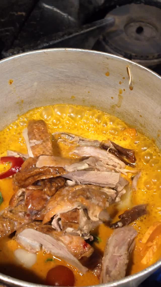 “Spicy, rich, and oh-so-satisfying 🍛🔥
Our red duck curry is here to steal the spotlight!